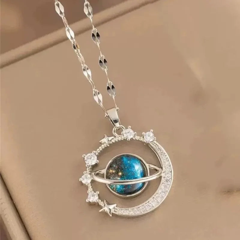 Collier Astronaute & Étoile – Pendentif Lune Doré en Alliage de Zinc