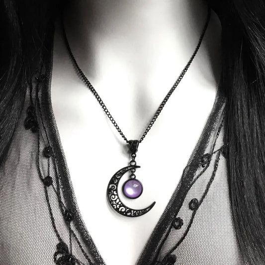 Collier Lune Noire Gothique – Pendentif Pierre Colorée en Alliage de Zinc Vintage