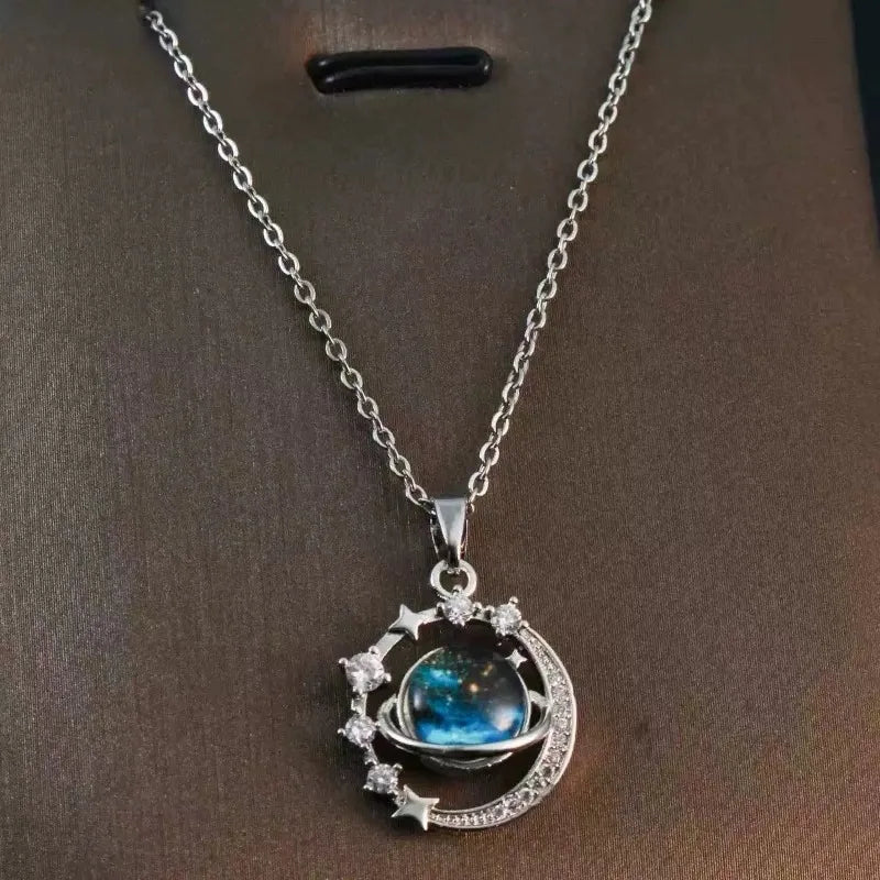 Collier Astronaute & Étoile – Pendentif Lune Doré en Alliage de Zinc